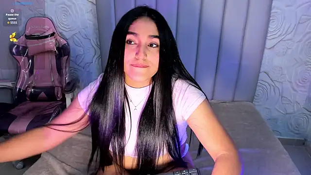 Lya dubois  online show from February 27, 2026, 8:30 pm