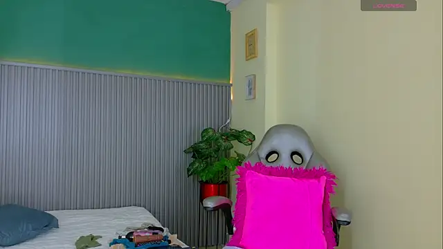miss monserrate01 online show from June 23, 2026, 2:04 pm