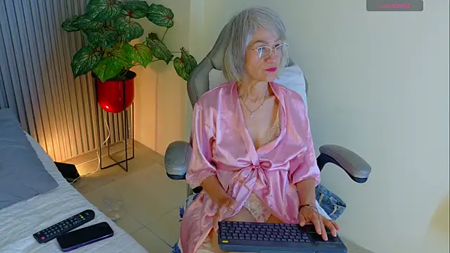 miss monserrate01 online show from July 14, 2026, 2:12 pm