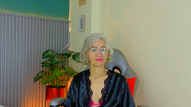 Snapshot of miss_monserrate01 chatting on June 17, 2026, 2:05 pm miss monserrate01 online show from June 17, 2026, 2:05 pm
