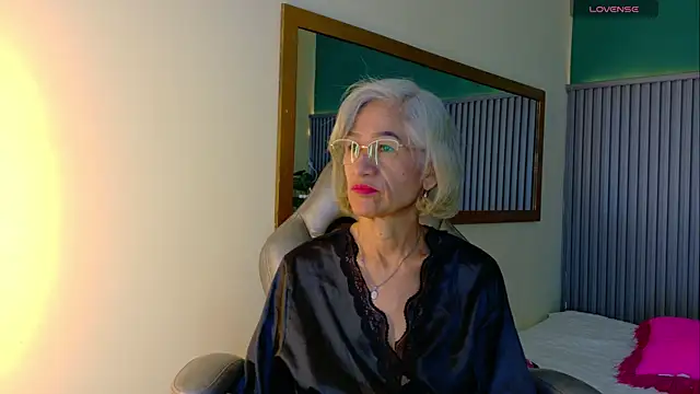 miss monserrate01 online show from June 26, 2026, 1:28 pm