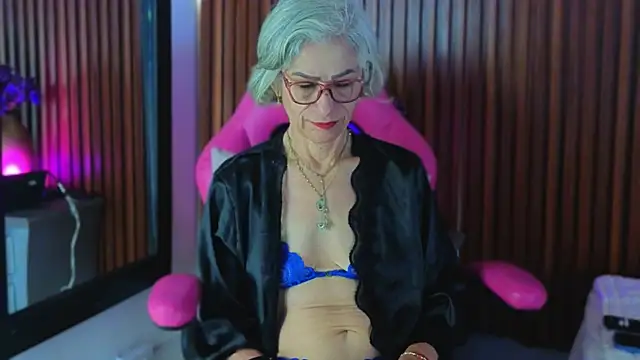 miss monserrate01 online show from April 25, 2026, 1:41 pm