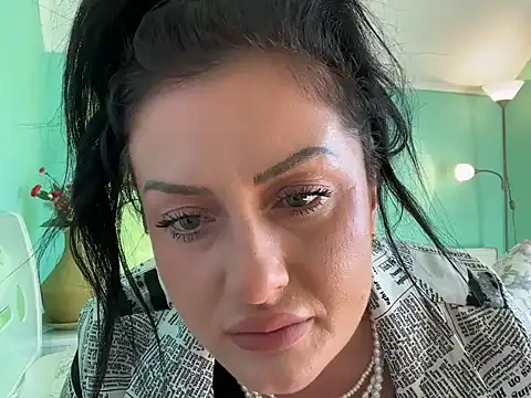 Jasmin0e online show from June 16, 2026, 6:35 am