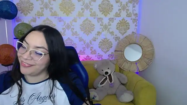 ALISS M  online show from February 5, 2026, 8:04 pm