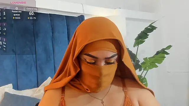fatimarab   online show from May 6, 2026, 3:43 am