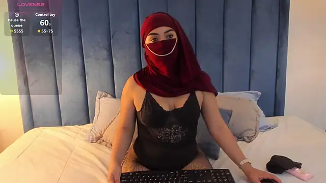 fatimarab   online show from February 6, 2026, 1:34 am