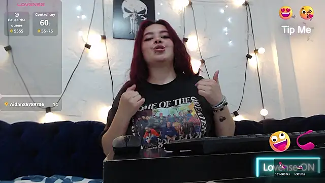 Snapshot of CarolRousee chatting on March 5, 2026, 7:32 pm CarolRousee online show from March 5, 2026, 7:32 pm