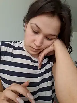 RoxyWeb18 online show from February 13, 2026, 10:37 am