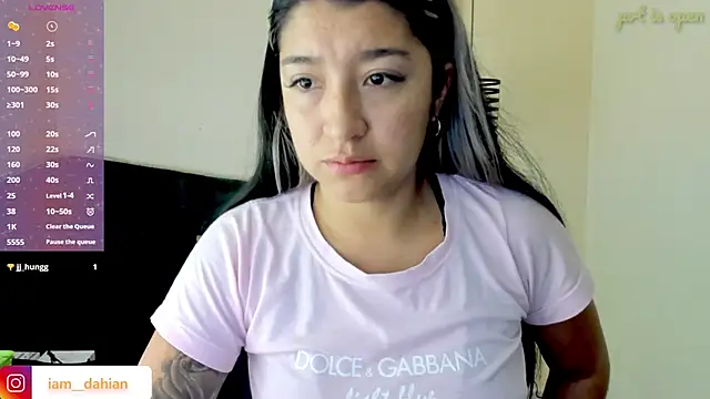 Dahiana Dmour  online show from April 28, 2026, 12:31 pm