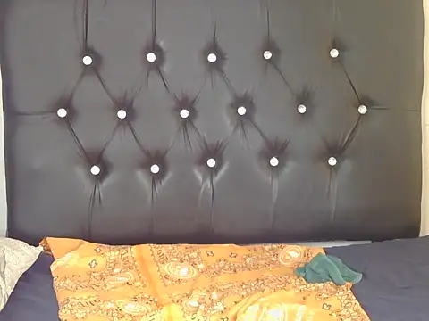 CreamyCurves online show from February 7, 2026, 6:27 pm