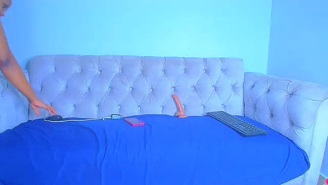 CreamyCurves online show from May 12, 2026, 6:47 pm