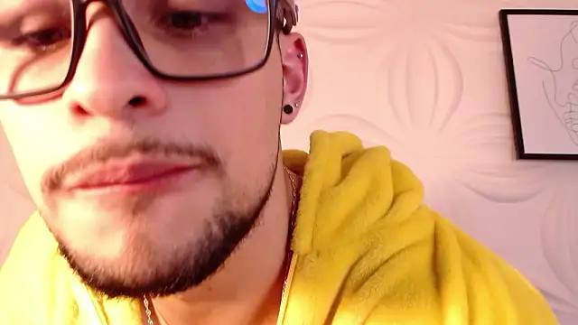 valenssio moretti online show from March 13, 2026, 3:55 am