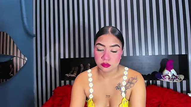 MiaWolton online show from June 24, 2026, 7:22 pm