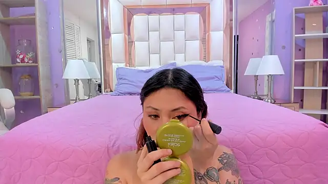 Goldentemptation  online show from June 1, 2026, 7:46 pm