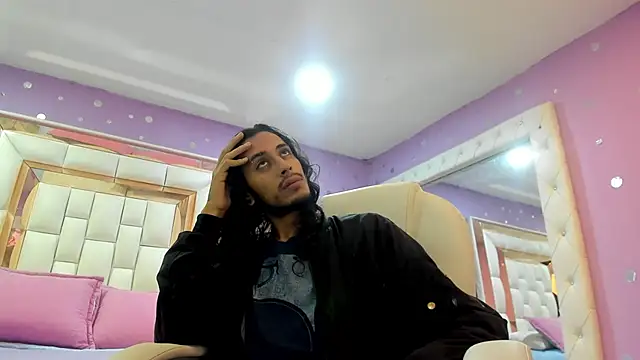 Goldentemptation  online show from June 22, 2026, 8:39 pm