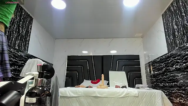 Ladyy Scarlett online show from June 25, 2026, 5:05 am