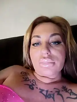 MiaMooly online show from February 8, 2026, 7:11 pm