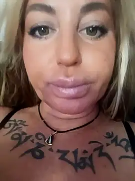 MiaMooly online show from October 7, 2025, 9:21 am