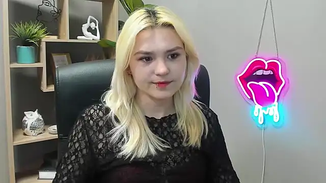 SweetLilyxo online show from April 23, 2026, 6:20 am