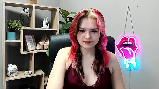 SweetLilyxo online show from June 15, 2026, 6:57 am
