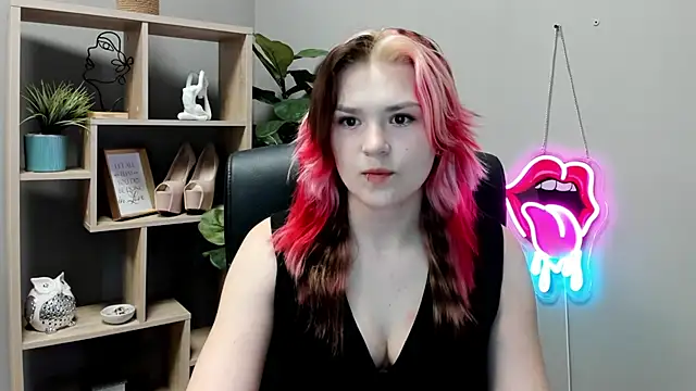 SweetLilyxo online show from June 10, 2026, 6:47 am