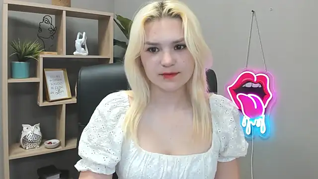 SweetLilyxo online show from May 27, 2026, 6:32 am