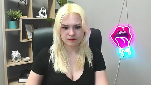 SweetLilyxo online show from April 27, 2026, 1:20 pm