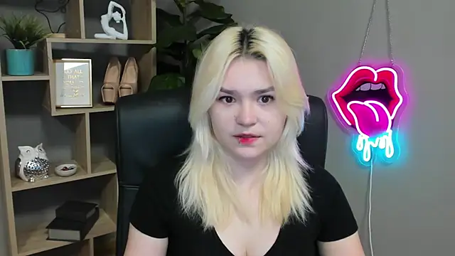 Snapshot of SweetLilyxo chatting on March 15, 2026, 7:26 am SweetLilyxo online show from March 15, 2026, 7:26 am