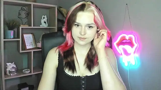 SweetLilyxo online show from June 7, 2026, 1:38 pm