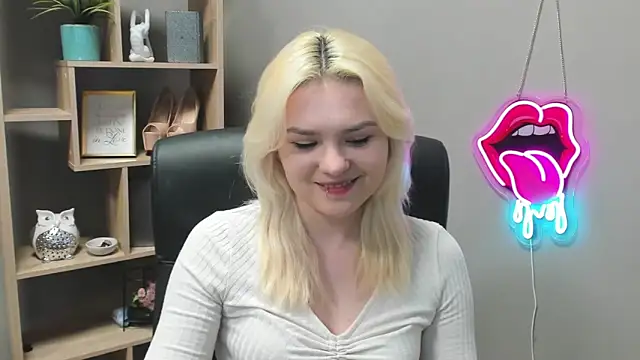 Snapshot of SweetLilyxo chatting on February 28, 2026, 7:41 am SweetLilyxo online show from February 28, 2026, 7:41 am