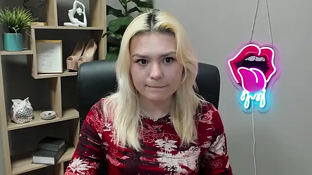 Snapshot of SweetLilyxo chatting on March 13, 2026, 7:24 am SweetLilyxo online show from March 13, 2026, 7:24 am