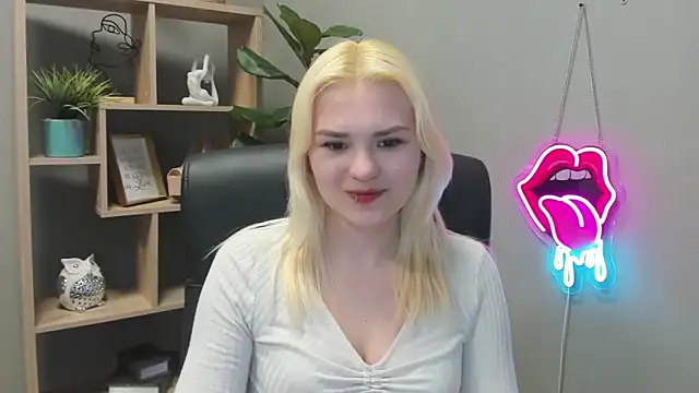SweetLilyxo online show from April 29, 2026, 6:28 am