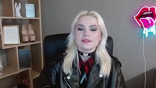 Snapshot of SweetLilyxo chatting on February 19, 2026, 2:58 pm SweetLilyxo online show from February 19, 2026, 2:58 pm