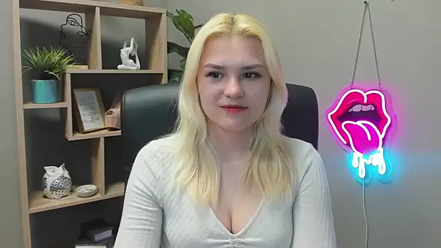 SweetLilyxo online show from May 6, 2026, 6:28 am