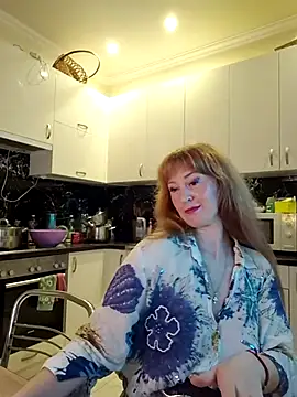 LanaBananaa  online show from April 18, 2026, 10:32 pm