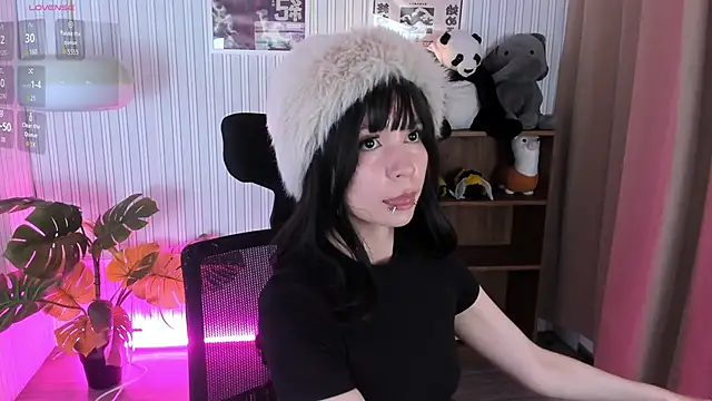 Laukyubey1 online show from February 12, 2026, 8:41 pm