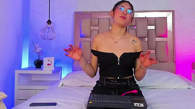 ChloeSteele online show from February 12, 2026, 4:45 am