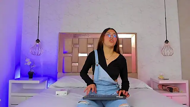 ChloeSteele online show from February 10, 2026, 4:11 am