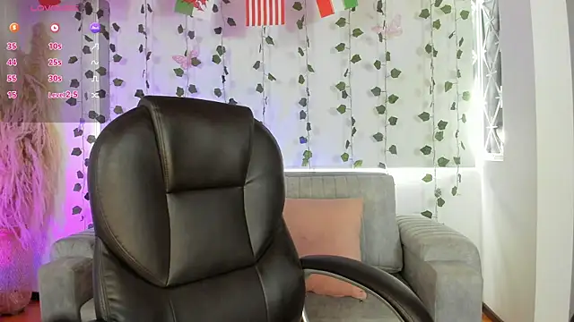 Snapshot of MoonRose__ chatting on June 12, 2026, 9:23 pm MoonRose online show from June 12, 2026, 9:23 pm