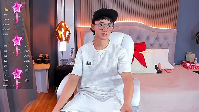 Snapshot of Noa_03 chatting on June 1, 2026, 6:18 pm Noa 03 online show from June 1, 2026, 6:18 pm
