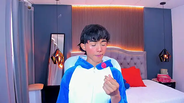 Noa 03 online show from March 16, 2026, 6:54 pm