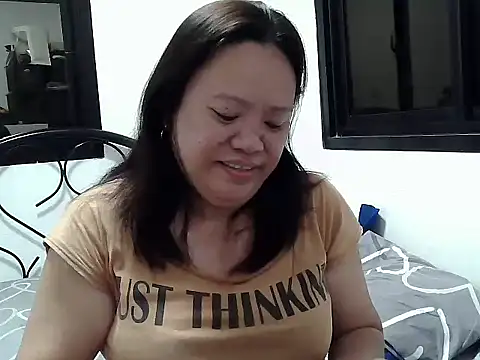 yummychubby29 online show from May 5, 2026, 12:41 pm
