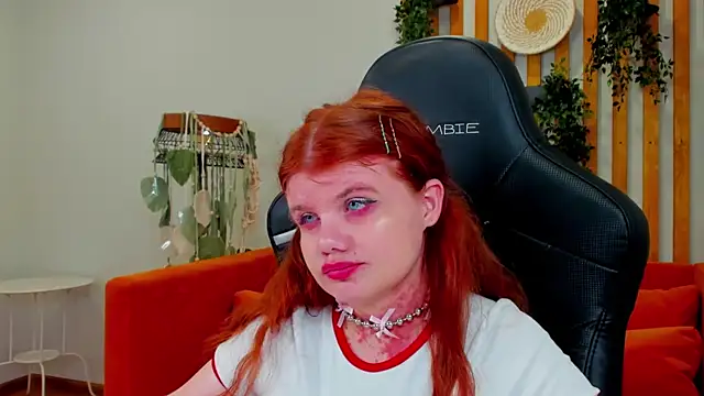 ChloeHalses online show from August 3, 2026, 9:04 am