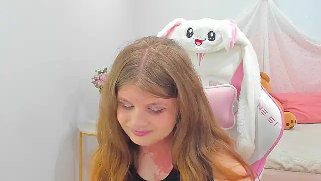 ChloeHalses online show from July 7, 2026, 5:05 pm