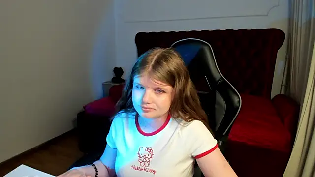 ChloeHalses online show from June 8, 2026, 1:28 am