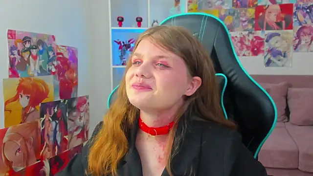 ChloeHalses online show from July 6, 2026, 5:04 pm
