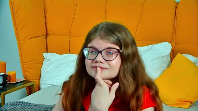 ChloeHalses online show from June 6, 2026, 4:12 pm
