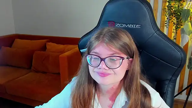 ChloeHalses online show from June 12, 2026, 5:10 pm