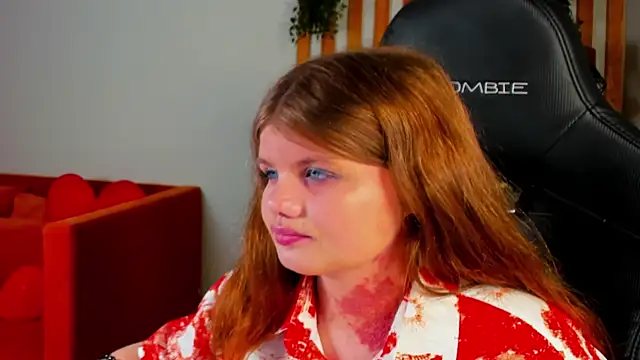 ChloeHalses online show from June 5, 2026, 4:02 pm