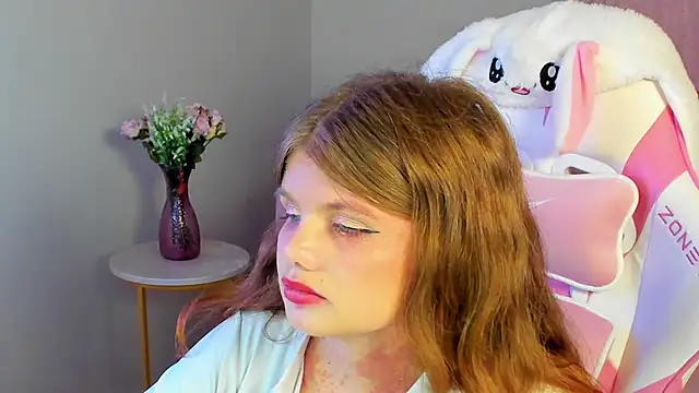 ChloeHalses online show from June 9, 2026, 7:04 pm